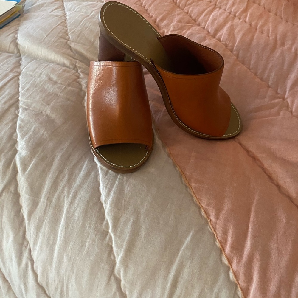 Mule sandals